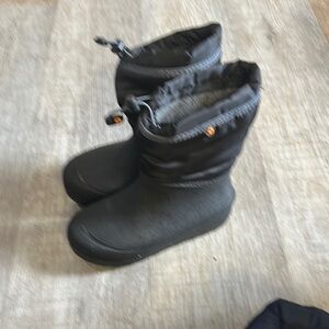 Black Winter Boots with Drawstring